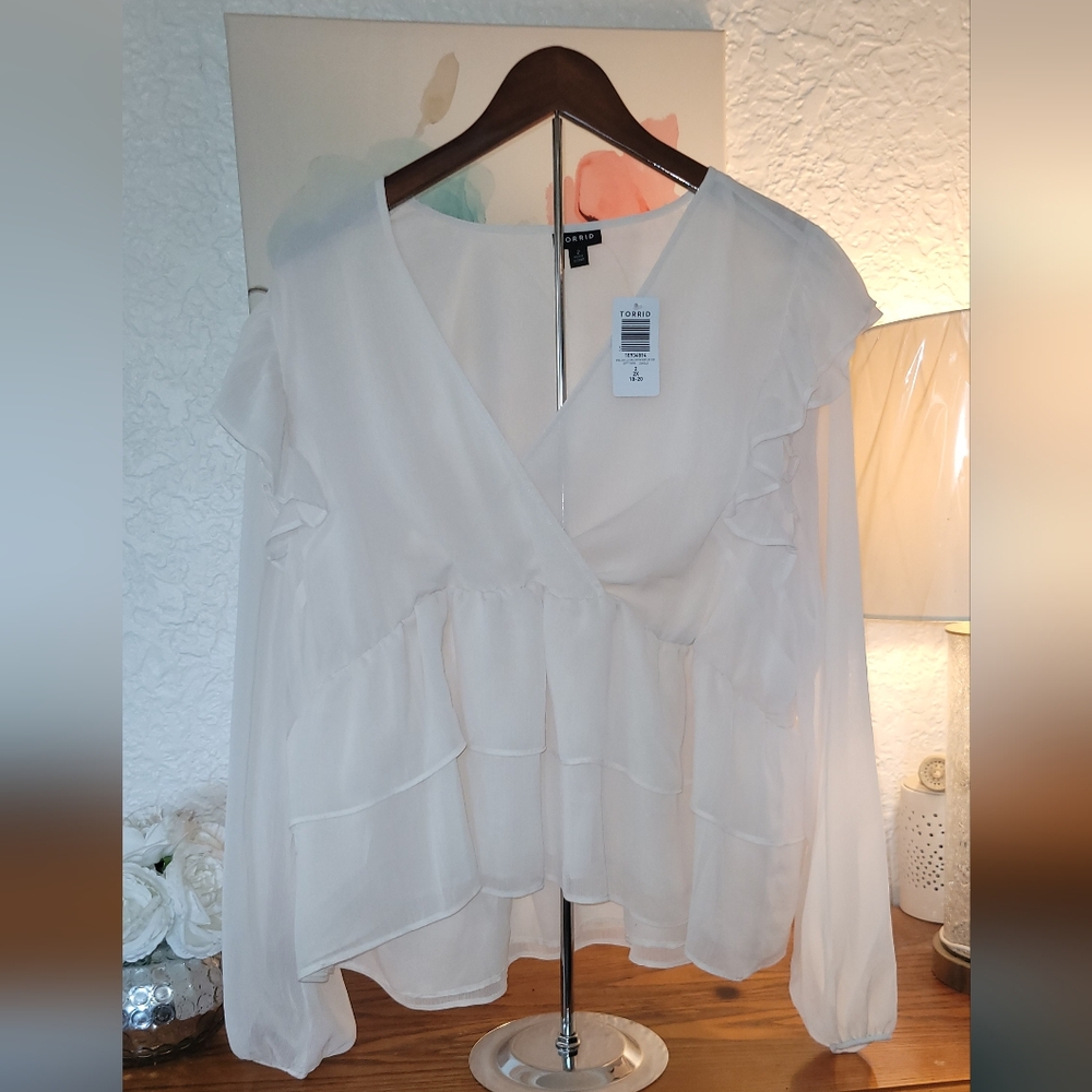 NWT TORRID Size 2 (18/20) Romantic Cream Ruffle Women's Top